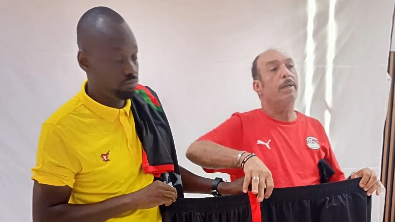 أزمة “ملابس” تشعل أجواء واجهة مصر وبوركينا فاسو