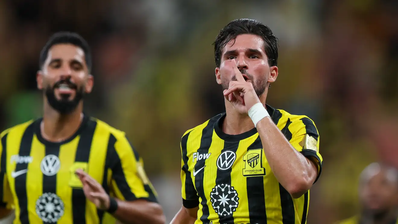 مفترق طرق.. طعنة الوحدة تضع الحملة الفرنسية بين أنياب مدرج الاتحاد