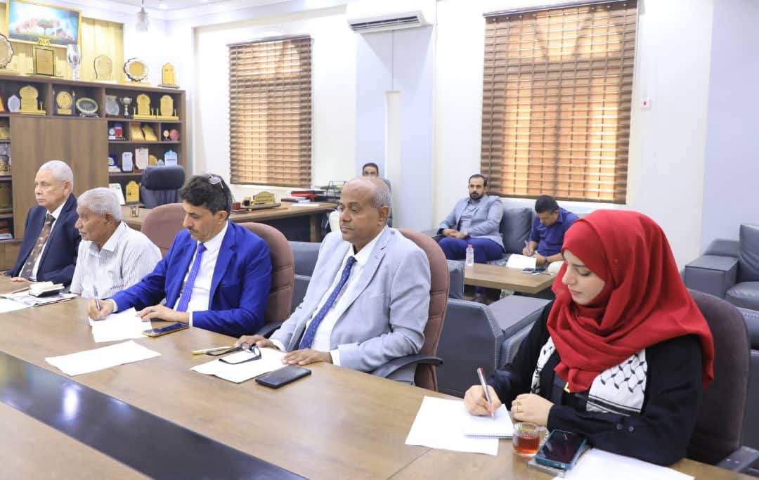 شووت تنشر تفاصيل الاجتماع الساخن والعاصف في وزارة الشباب والرياضة بعدن وتبادل الاتهامات بين الوزير البكري والوكيل الخليفي !!