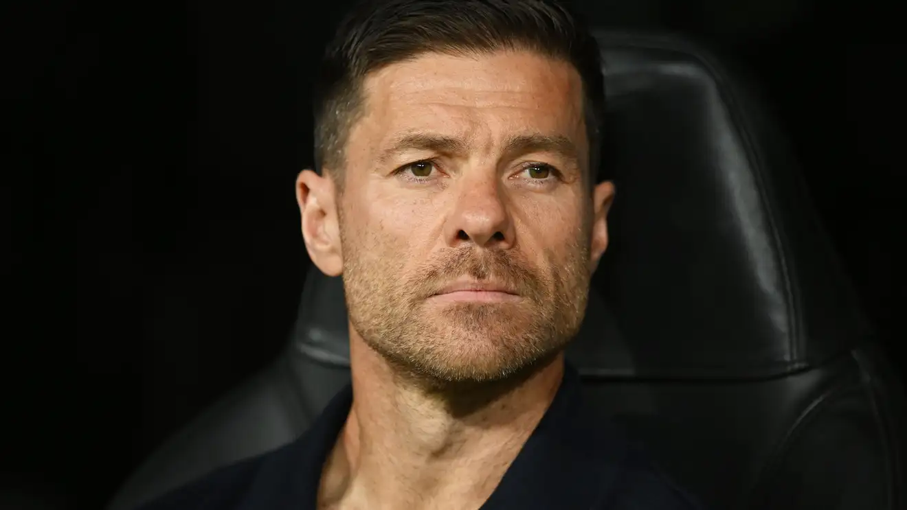 ألونسو يتغنى بتألق بيلينجهام.. ويثير الشكوك حول نجم ريال مدريد