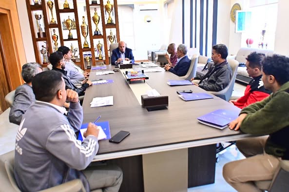 رئيس مجلس إدارة نادي الوحدة صنعاء يناقش التحضيرات لانطلاق الملتقى الشتوي السابع