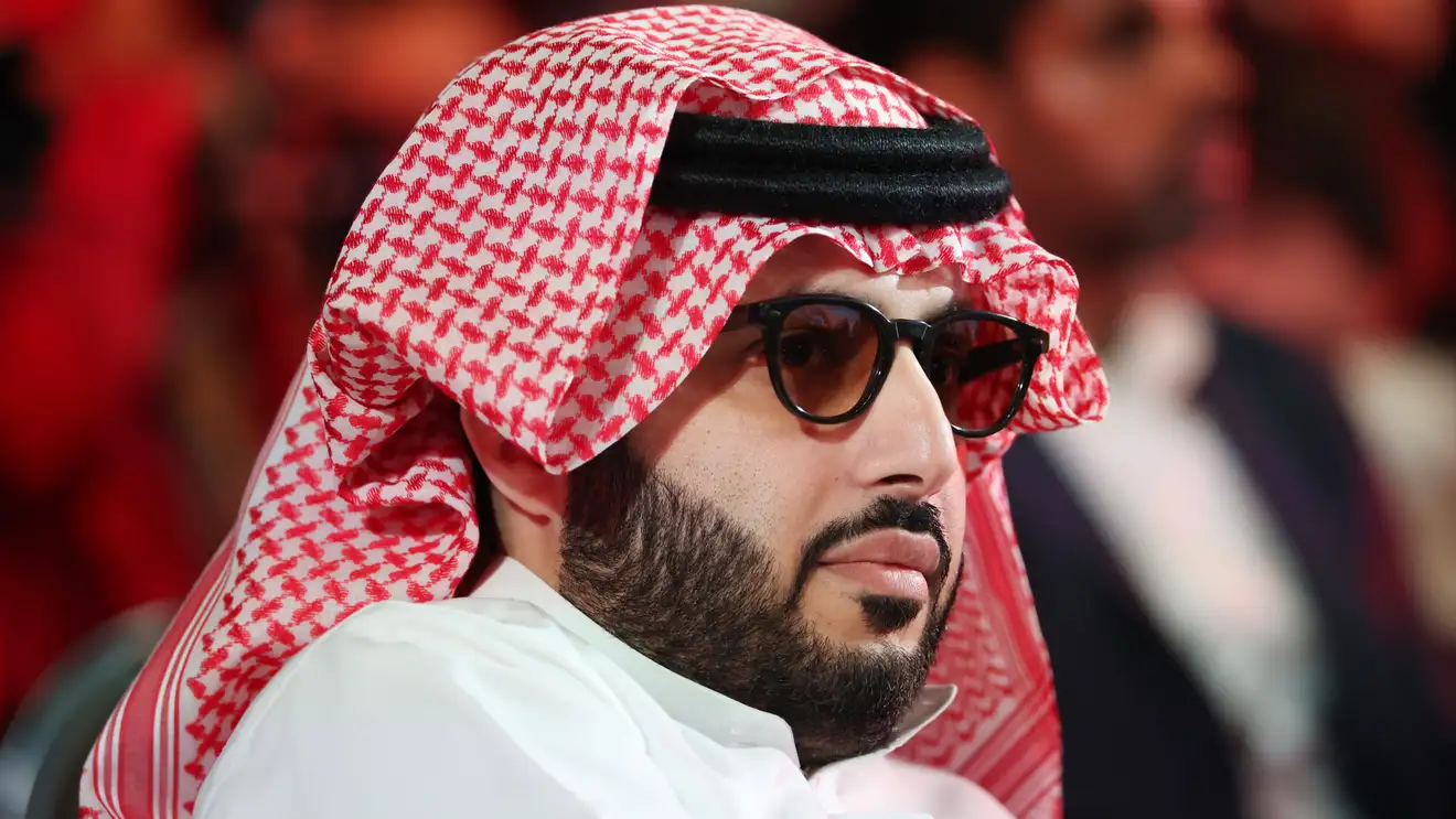 تركي آل الشيخ يلمح إلى استحواذ سعودي محتمل على مانشستر يونايتد