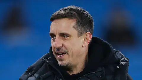 جاري نيفيل ينتقد لاعب ليفربول: ساذج ويبدو مثل طفل صغير