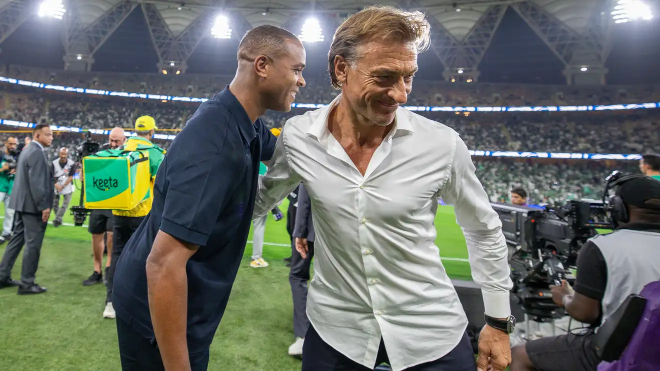 رينارد يستشهد بكلاسيكو الأهلي والهلال.. وكلويفرت يعتبر فوز السعودية “غير عادل”