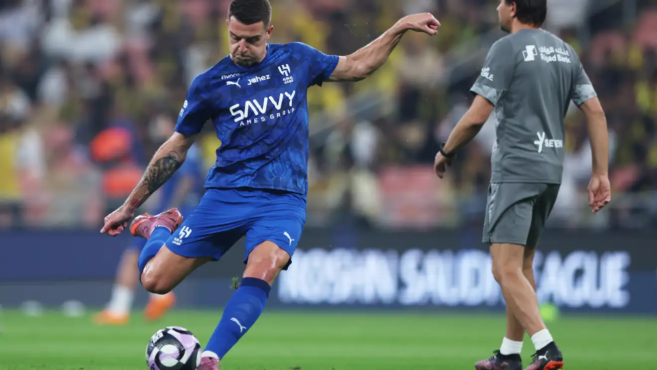 ارتباط “القلب والعقل”.. الهلال يعلن تمديد عقد نجمه الصربي سافيتش