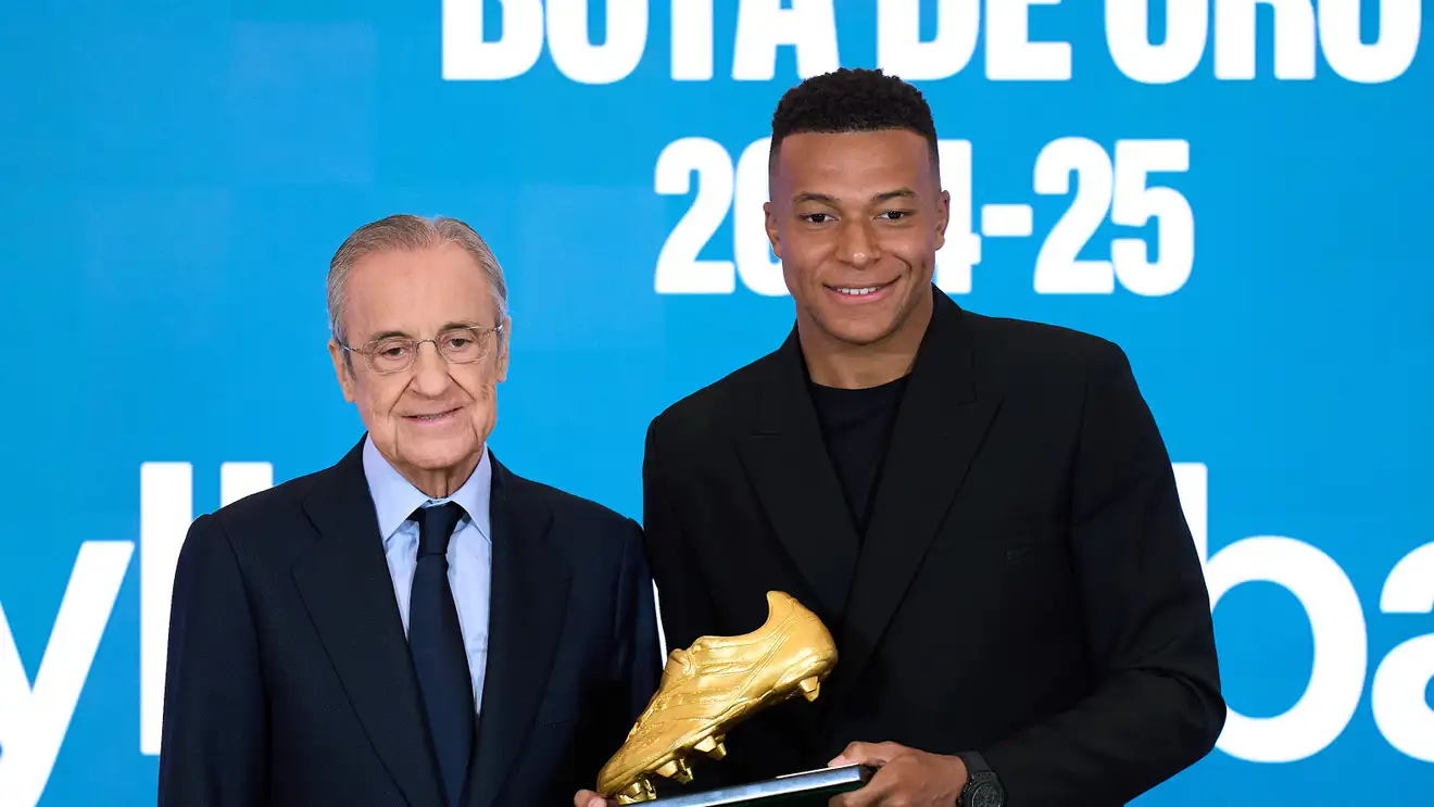 مبابي يتسلم الحذاء الذهبي.. ويتمنى الاحتفاظ به في 2026
