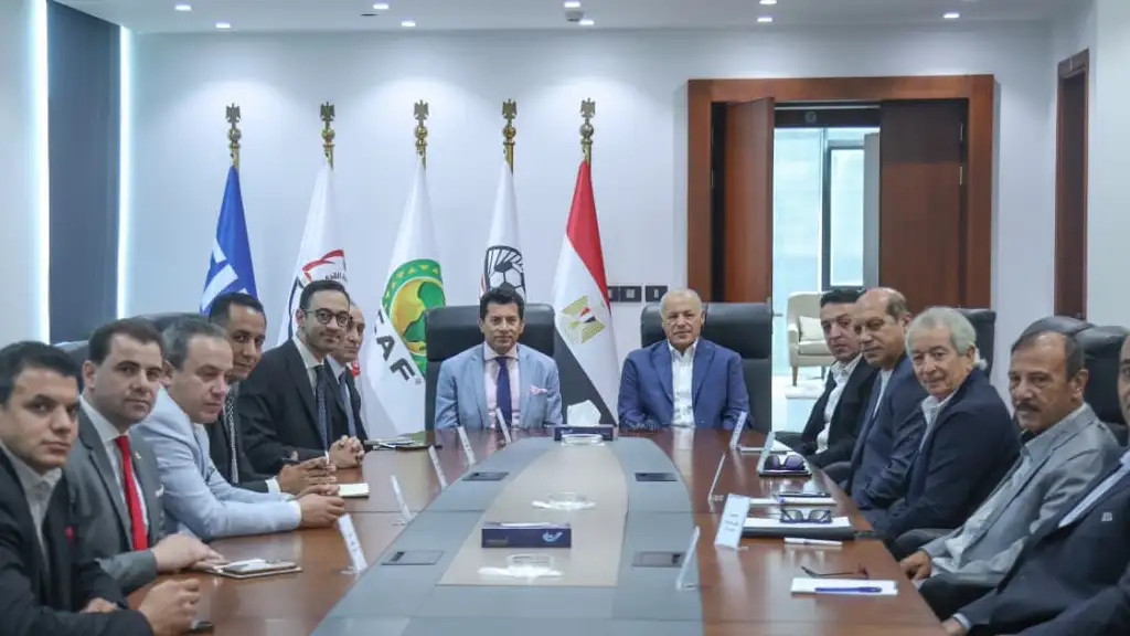مصر تواجه الجزائر قبل كأس العرب.. وصبحي يجتمع مع أبو ريدة