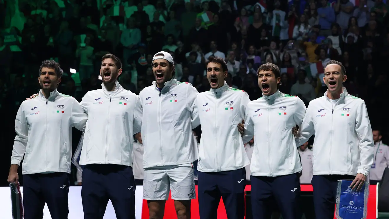 إنجاز تاريخي.. إيطاليا تتوج بكأس ديفيز للمرة الثالثة تواليًا