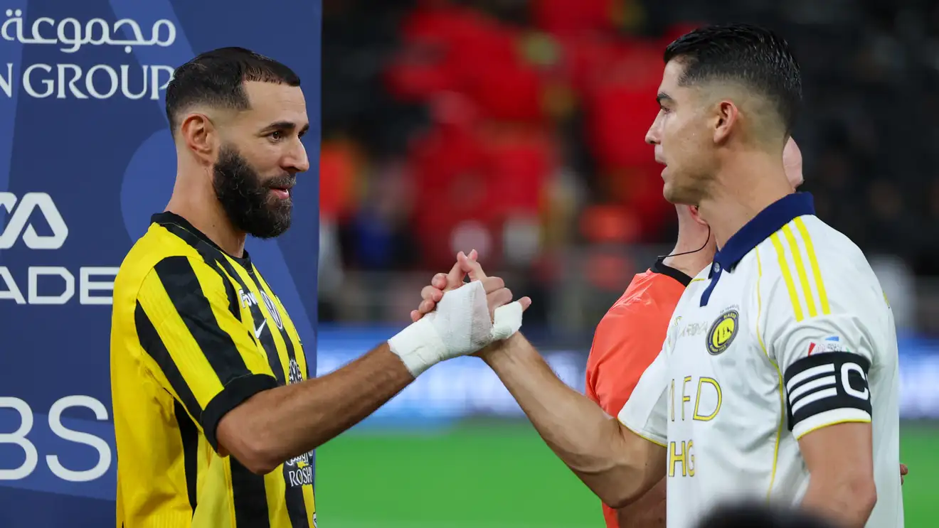“تعلمنا من بعضنا”.. بنزيما يكسر الصمت حول توتر علاقته مع رونالدو