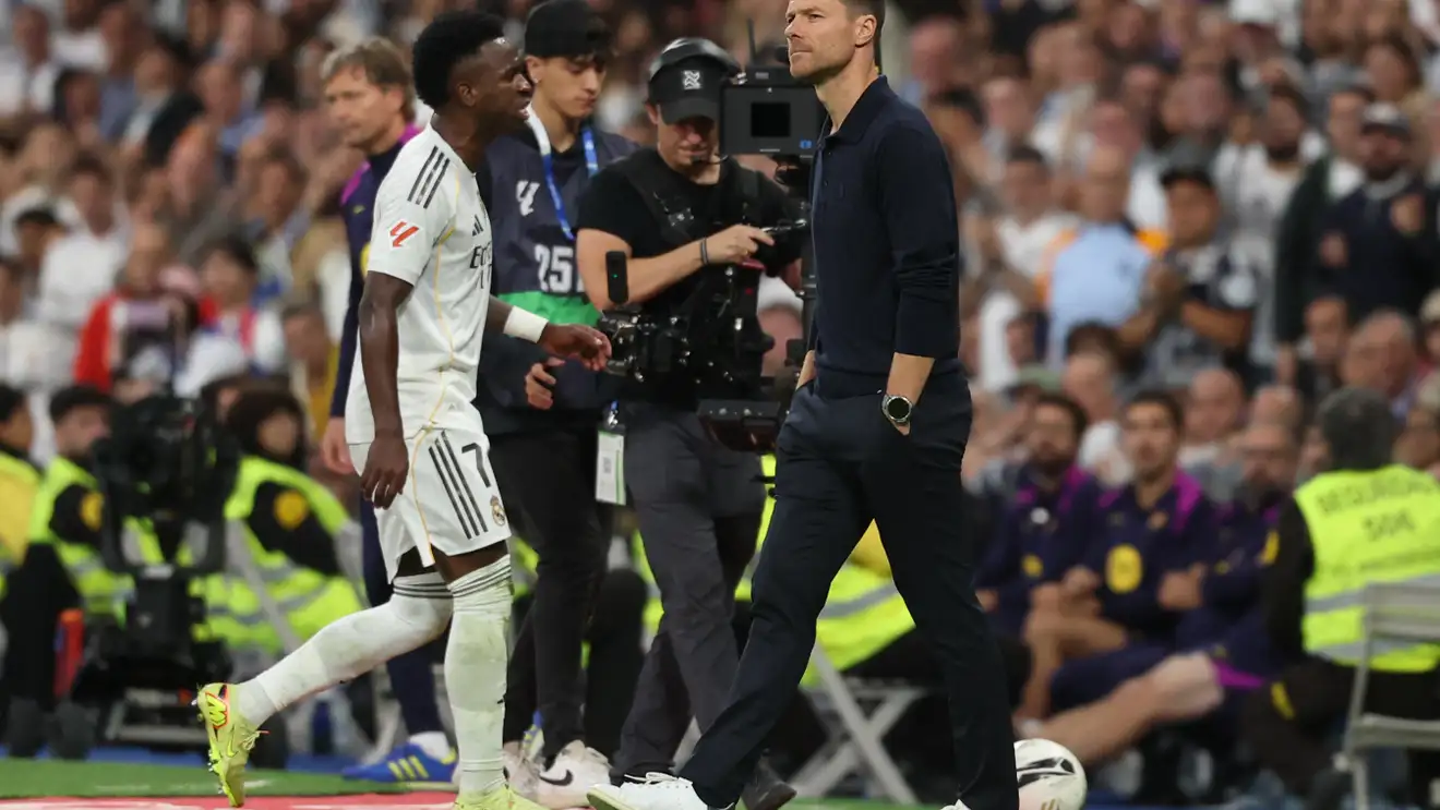 فينيسيوس لبيريز: إما أنا أو ألونسو في ريال مدريد