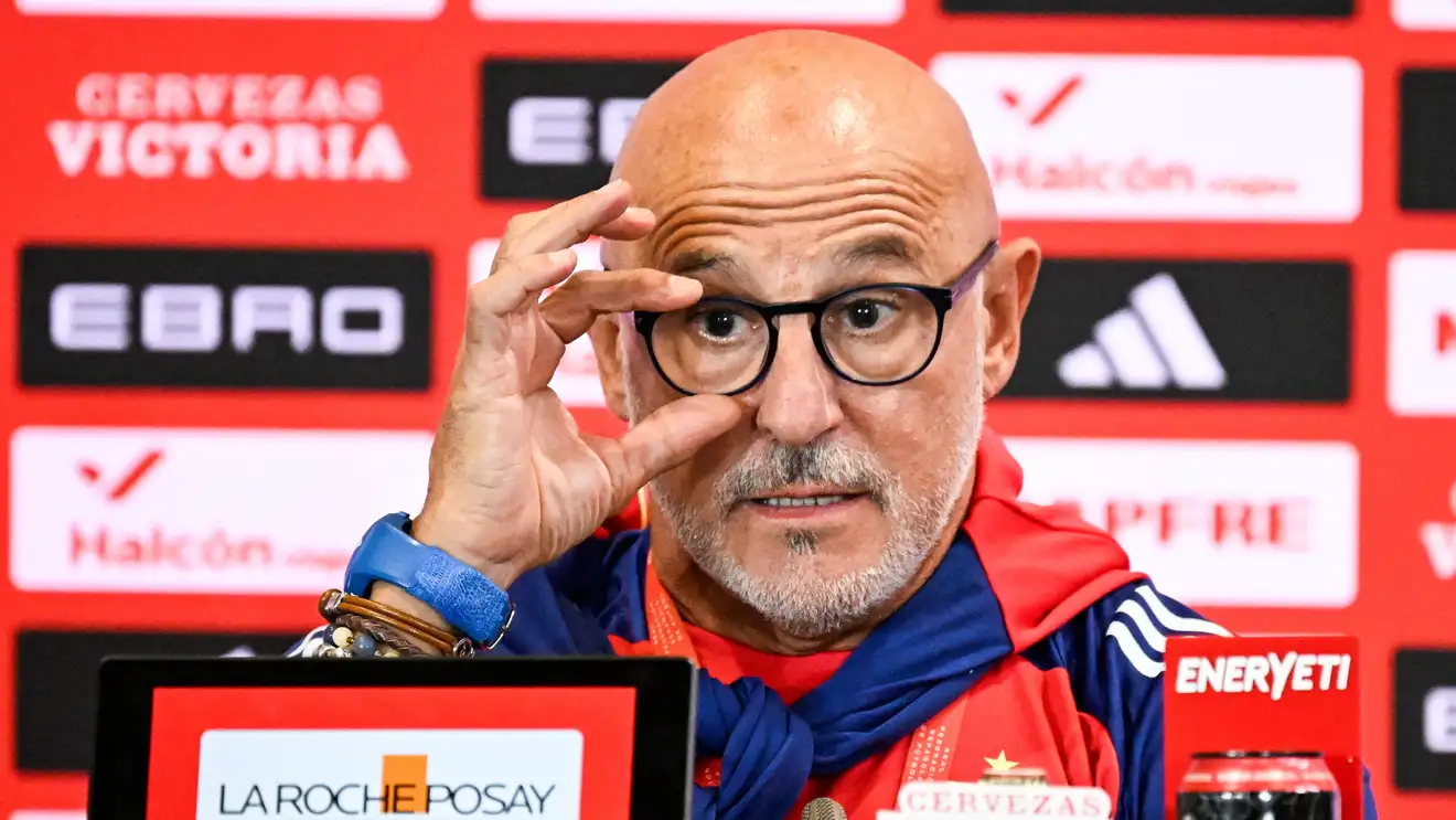 دي لافوينتي يكررها: برشلونة لم يخبرنا بإصابة يامال.. وفقدت التعاطف مع فليك