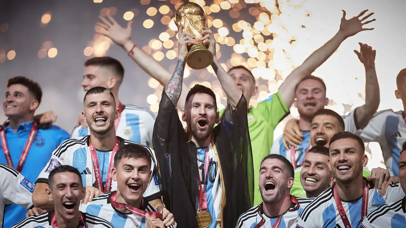 الرد جاء سريعًا.. ميسي لرونالدو: كأس العالم أكبر إنجاز يمكن تحقيقه