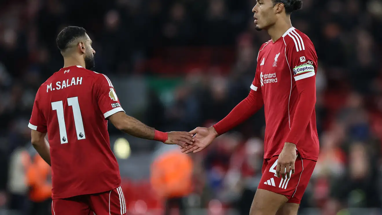 فان دايك عن تجاهل مدرب ليفربول لمحمد صلاح: لا يوجد لاعب يضمن مكانه دائما