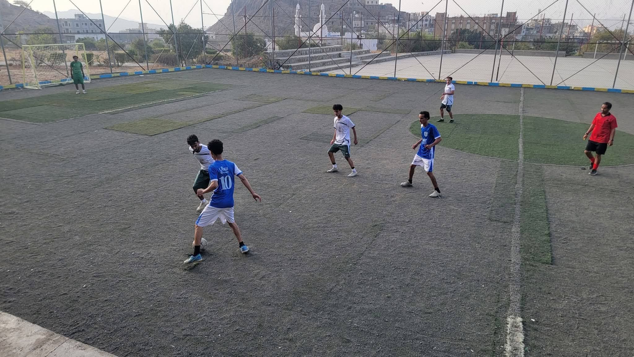 في بطولة جامعة تعز الكروية..مؤسسة فجر الأمل تمطر شباك نادي الصحة بعشرة وكلية الحقوق تتجاوز كلية المجتمع